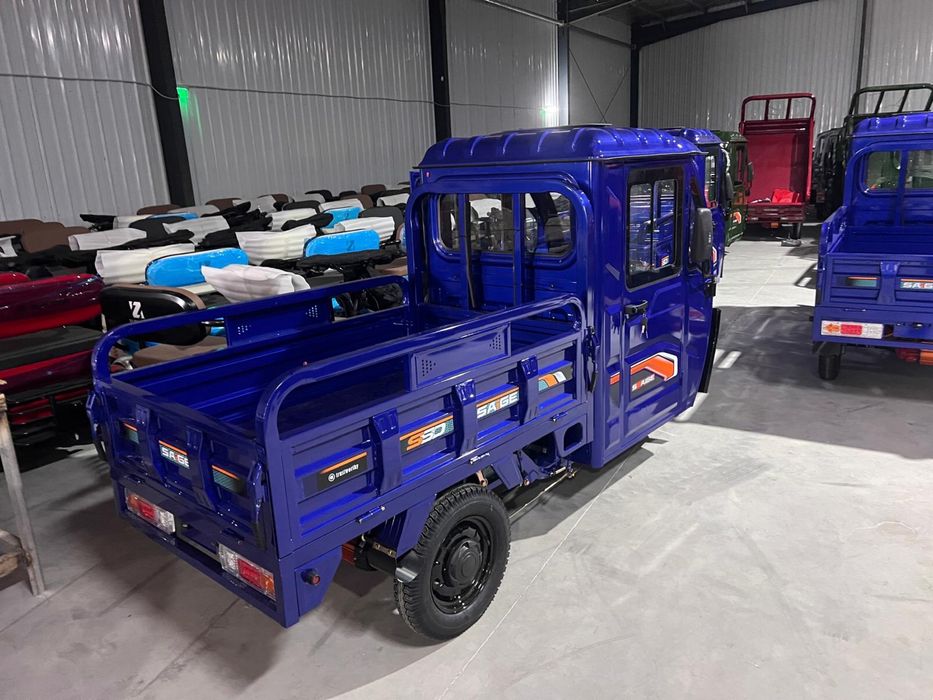 Triciclu electric 2000W cu cabina, fara permis, 25Km/h. 80km autonomie