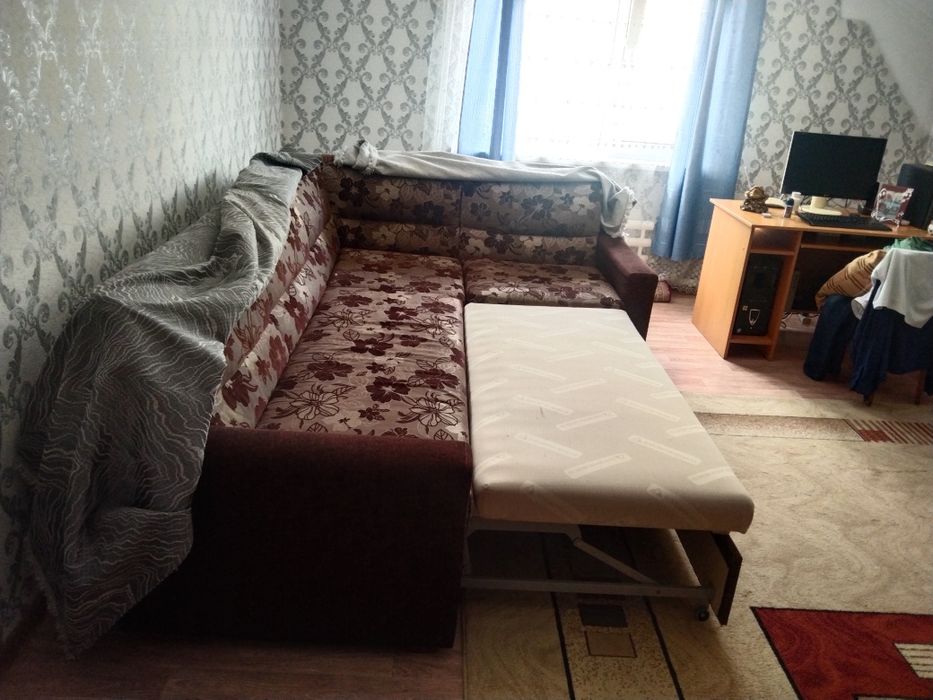 Мягка мебель в хорошим состояние