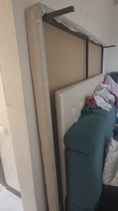 Кровать без матраса