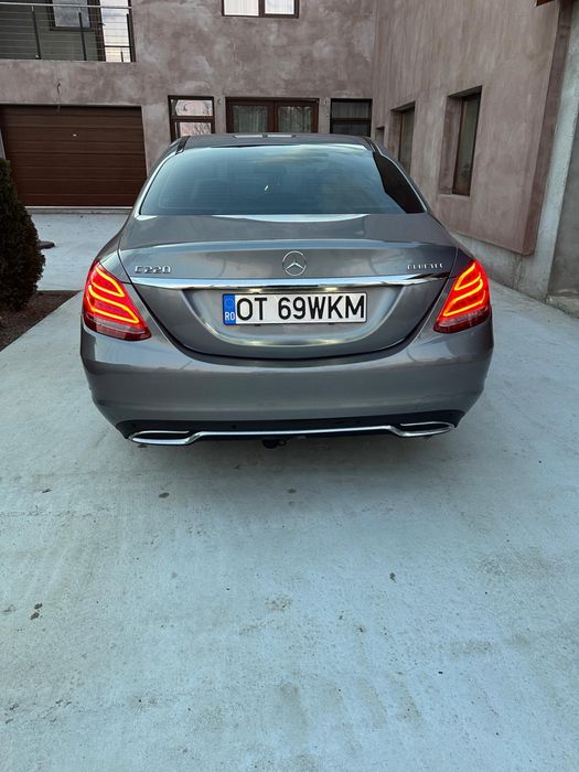 Mercedes-Benz  C220