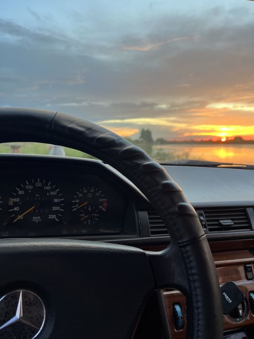 Мерседес 124 е200