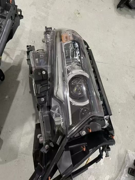 Фара левая и правая Prado 150