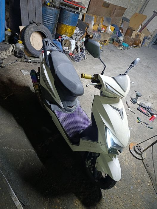 Продам скутер 150 кубов