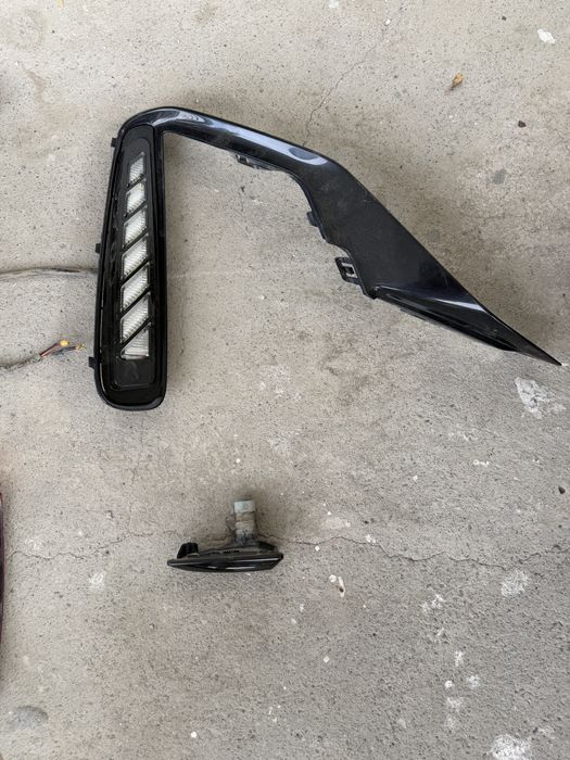 Monza black piano detallar-emblema