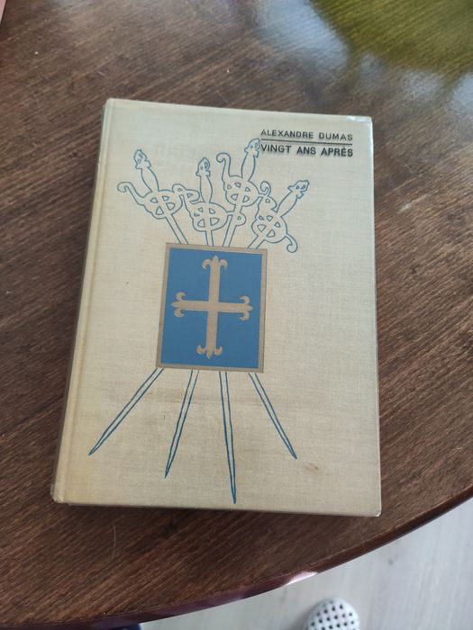 Книги на френски език.
