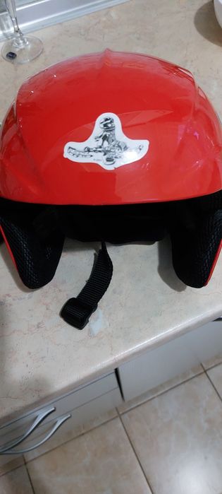 Шлем, каска для защиты ( коньки, хоккей)