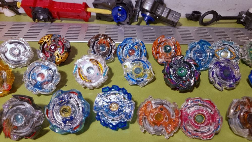 Beyblade Burst Takara Tomy lot