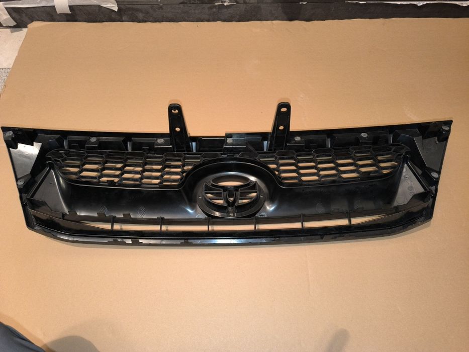 Решётка радиатора Тойота Hilux