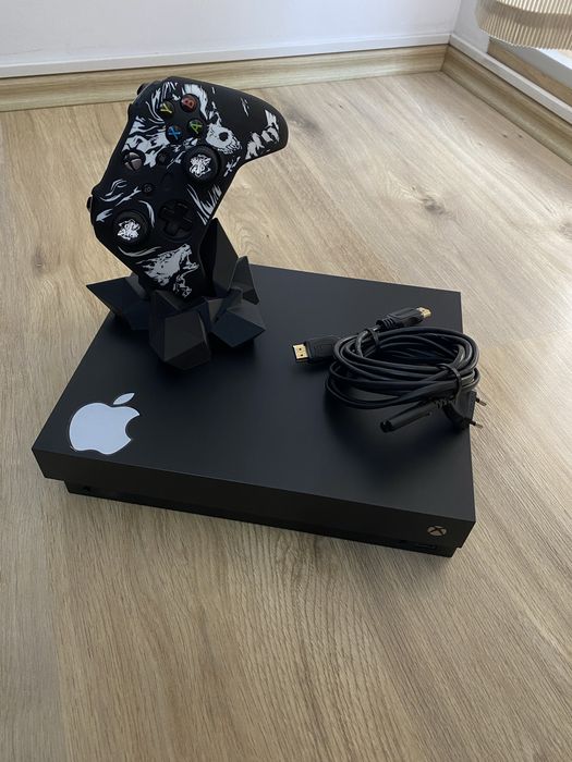Xbox one x 1Tb + controller