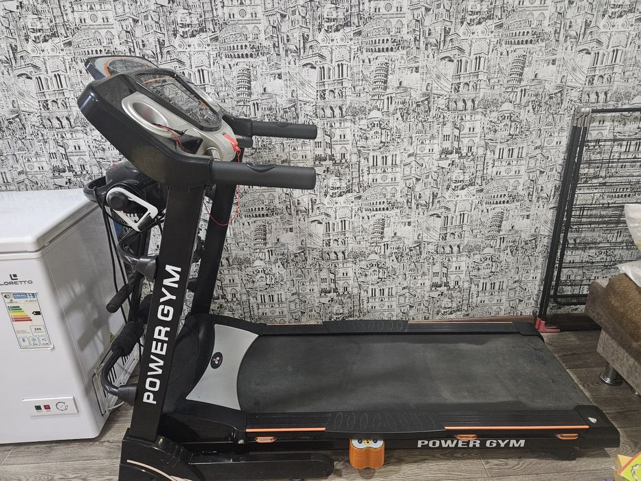 Беговая дорожка отличная