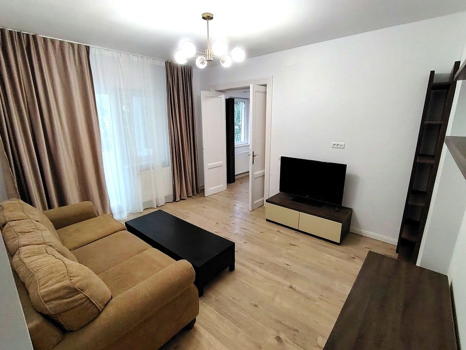 Inchiriez apartament 3 camere