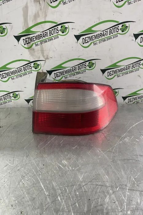 Lampa / Tripla stop dreapta pe aripa Renault Laguna 2004