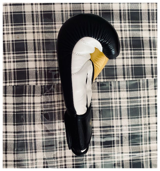 Срочно!  Боксерские перчатки Everlast 12oz