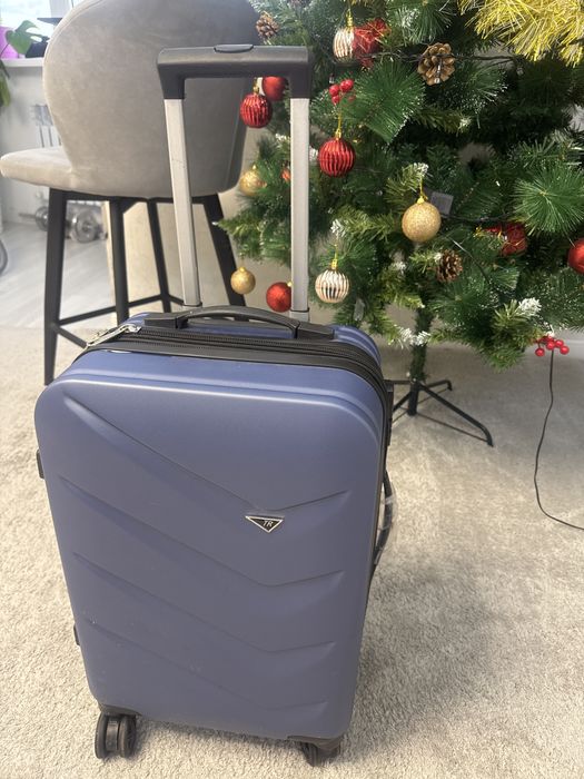 Чемодан размер S