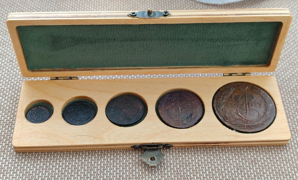 Продам монетницу