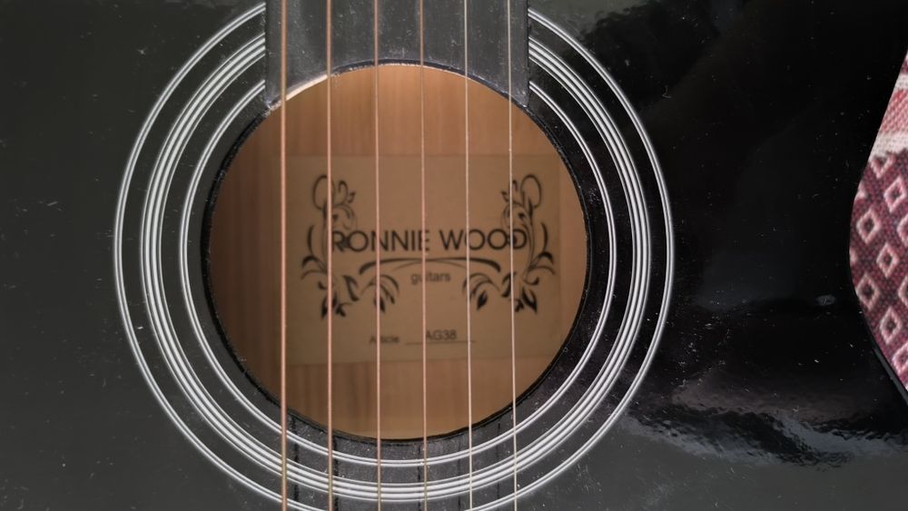 Акустическая гитара