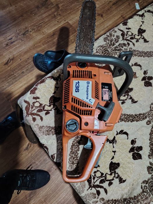 De vănzare drujbă husdvan136