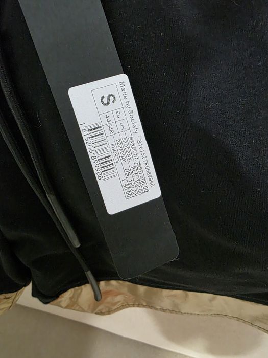 Bermude official street garment made by society