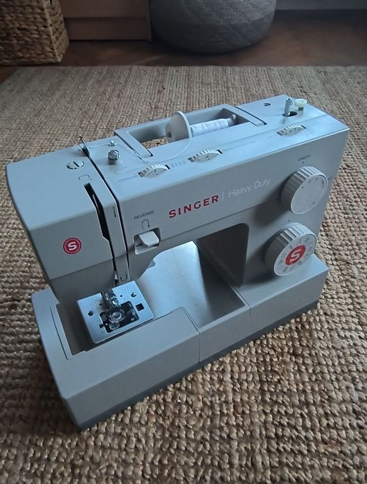 Mașină de cusut SINGER Heavy Duty 4423