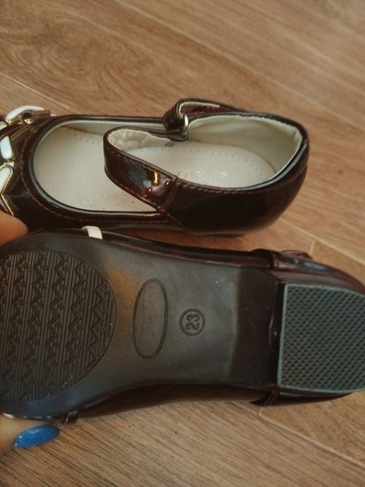 Продам туфли на девочку