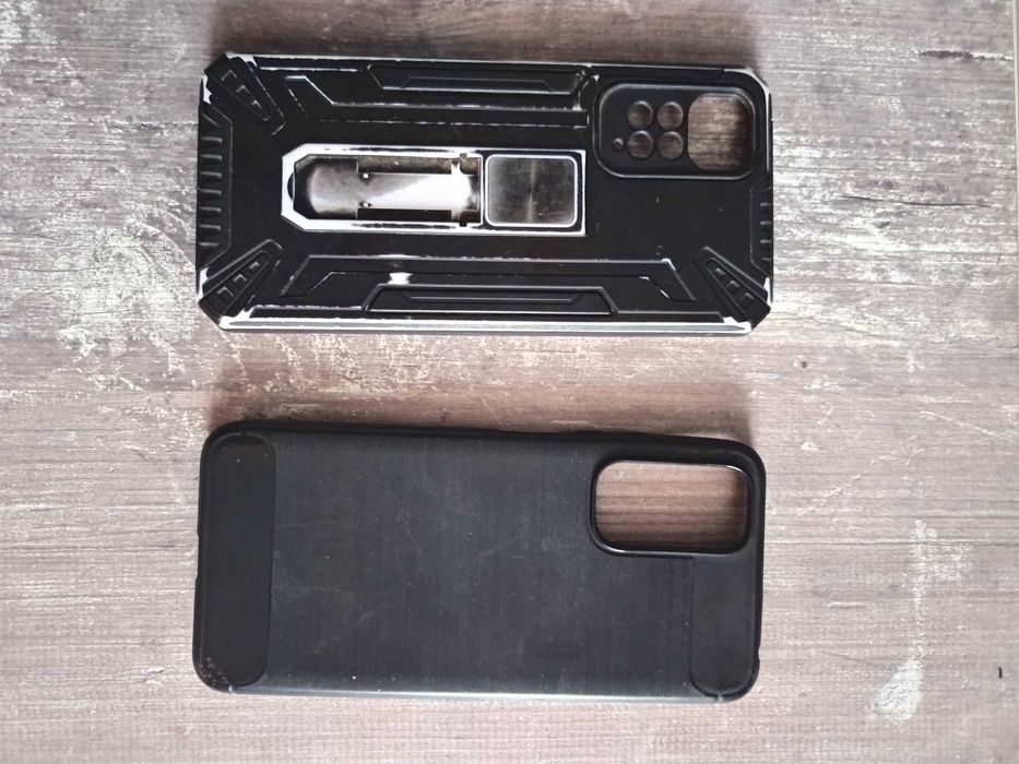 Два калъфа за телефон