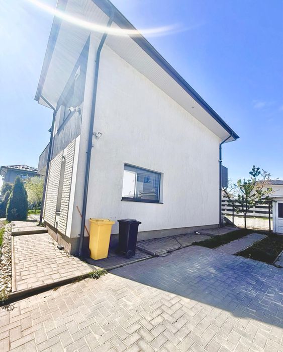 Casă modernă 4 camere, mobilată complet, fotovoltaice + recuperare căldură, teren 367 mp – Miroslava