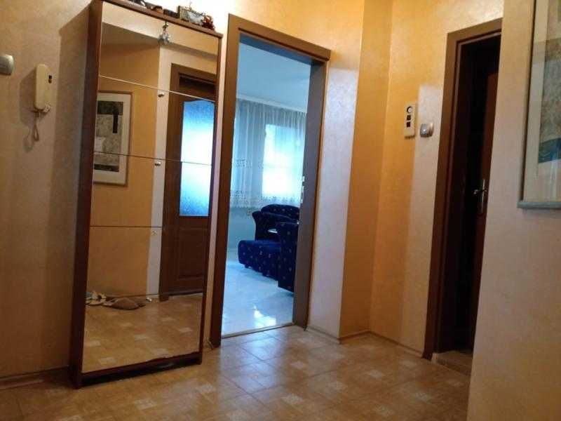 Дава се под наем Двустаен апартамент в Бургас, Център - 65 кв.м за 408 € - Снимка #3