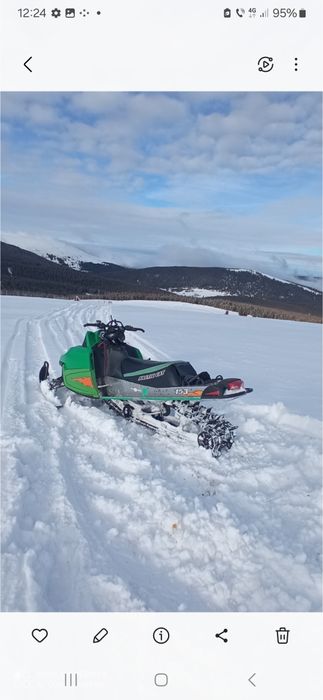 Vând snowmobil artic cat M7