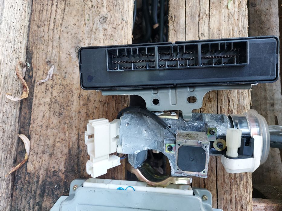 Компютер двигателя Subaru Outback EZ30.