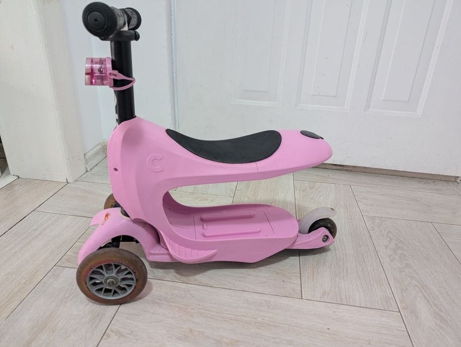 Trotineta copii Micro Mini2go Deluxe Plus, roz, 3 roti, cu sezut