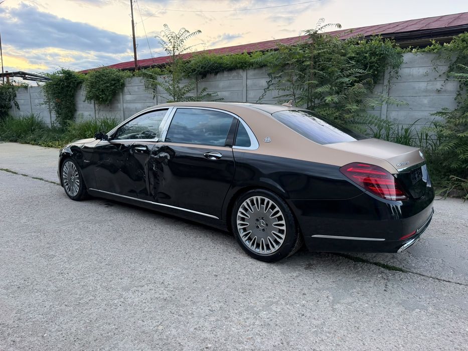 Mercedes-Benz  Maybach  S560  Masina este Maybach ORIGINAL, nu este S,class cu pachet. AVARIAT