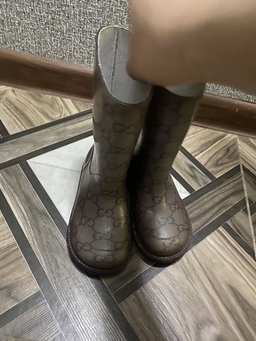 Продам резиновые сапоги Gucci Италия
