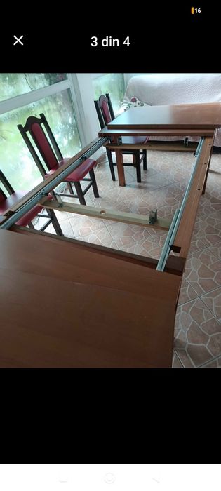 Masă cu scaune lemn masiv.