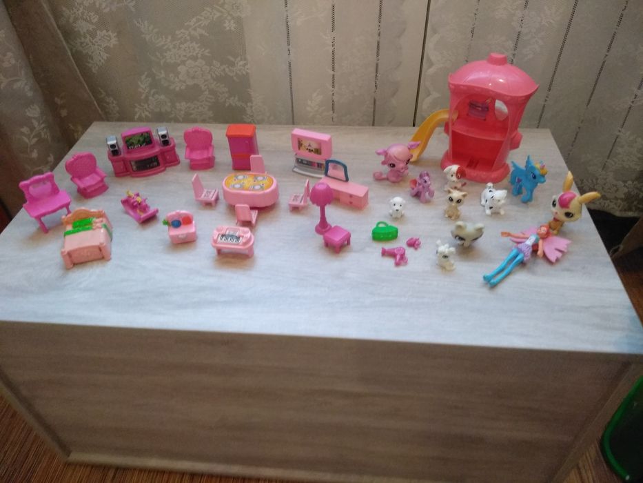 Детские игрушки .