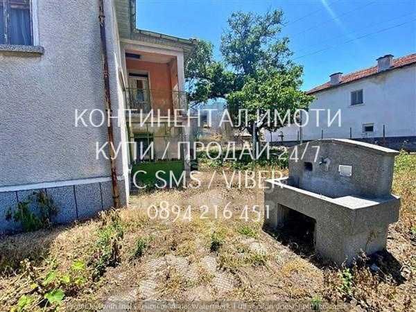 Стара гредоред къща с стоп. помещения 120м2 с двор 880м2 - код 63098