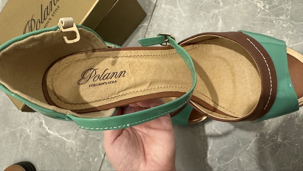 Босоножки очень хорошего качества, стильные