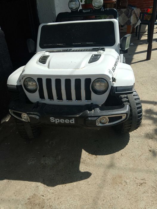 Електрическа джип -кола