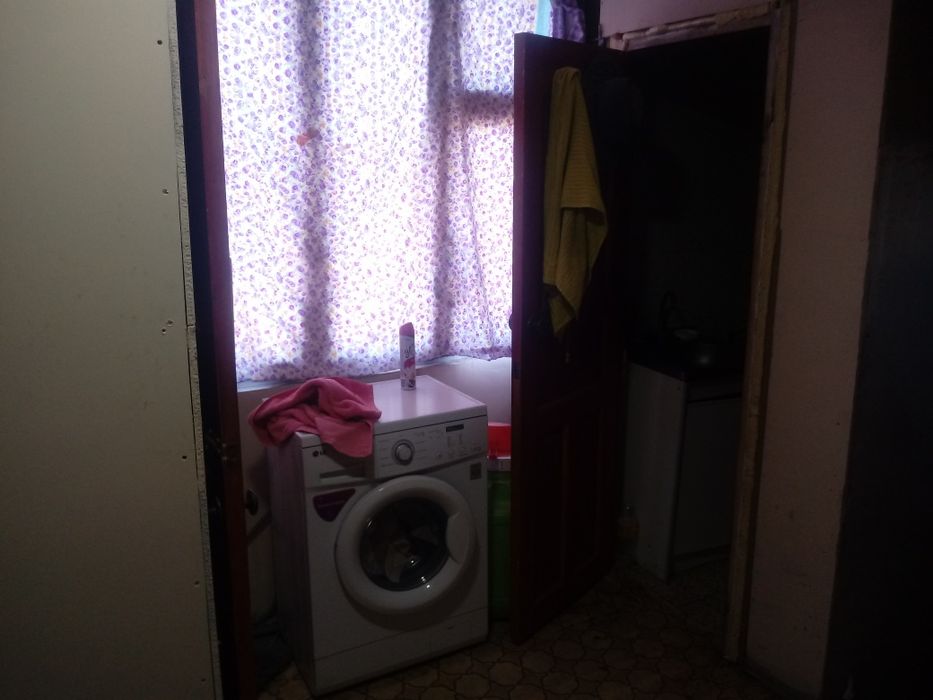 Дом в пригороде с магазином и кафе