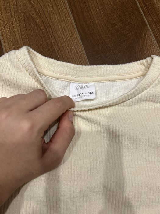 Кофта Zara бежевого цвета