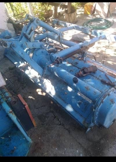 Продавам Трактор