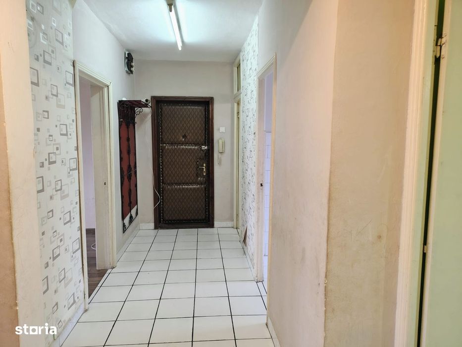 Apartament 3 camere de vanzare 2 bai Velenta