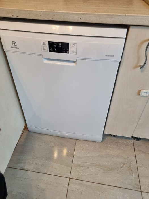 Frigider Arctic și masina de spalat vase Electrolux, Iași.