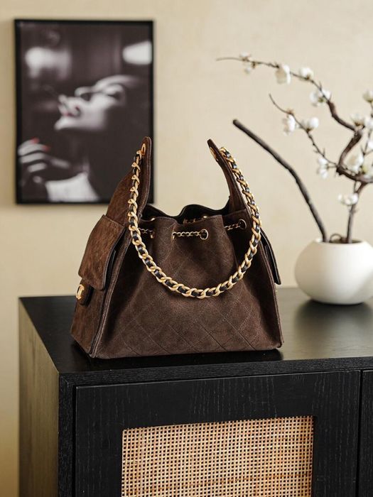 Велурена чанта Chanel