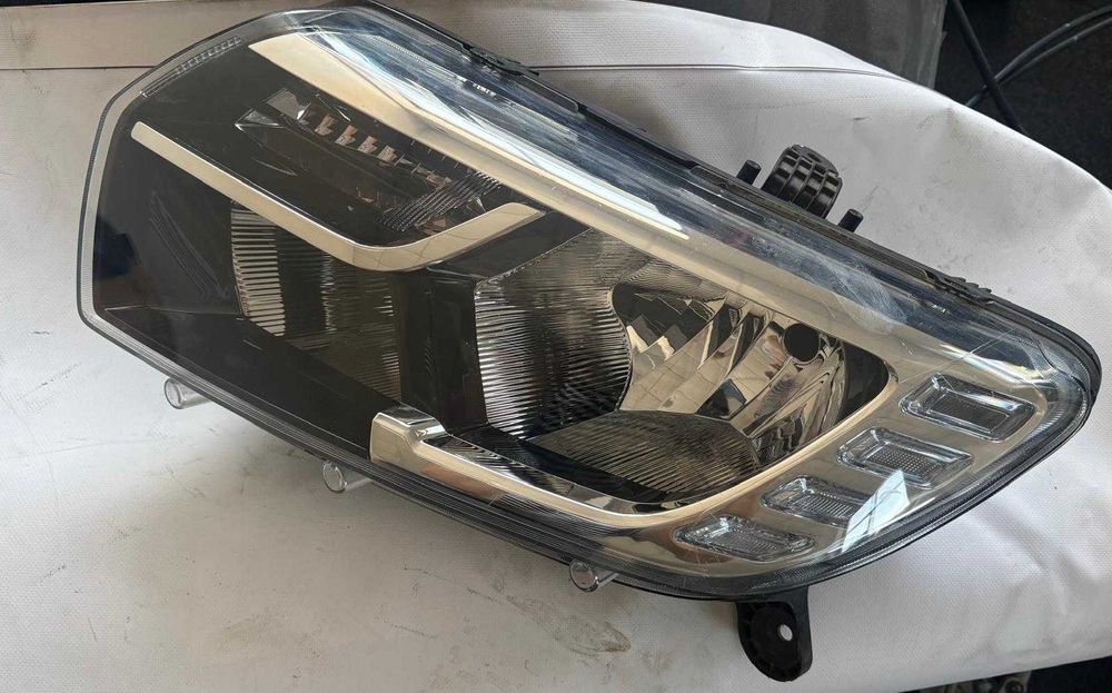 Far stanga Dacia Logan 2 2017-2020   260605665R Valeo