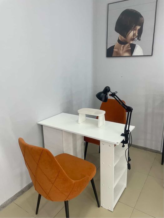 Маникюрный стол