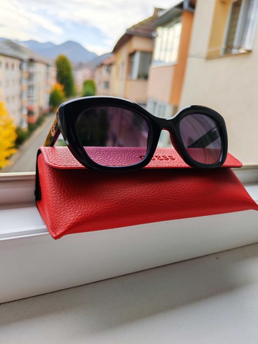 Ochelari de soare Guess