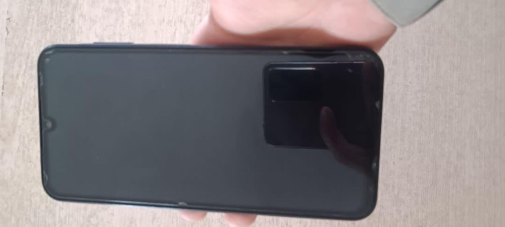 Telefon sotiladi srochnga

Xotira: 4/128 GB
Holati: juda yaxshi,