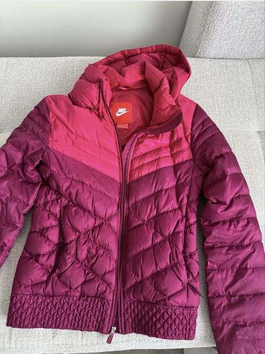 Дамско Спортно пригинално яке Nike S