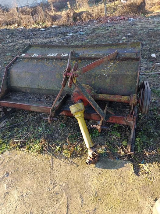 Tocatoare resturi vegetale pe 3 randuri cu cardan