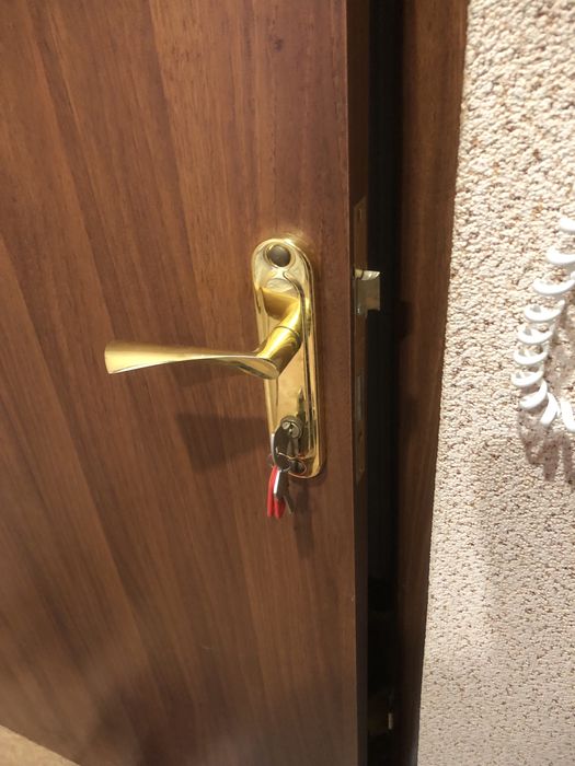 Продам межкомнатную дверь